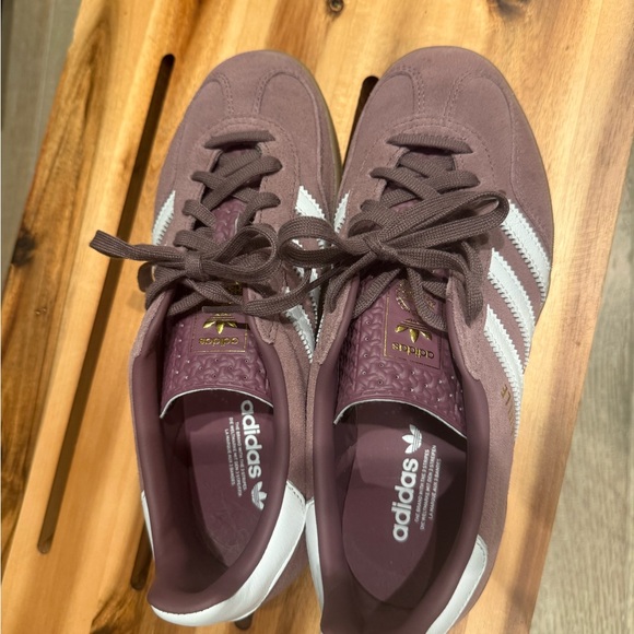 Adidas Women's Gazelle indoor Sneakers - fig, white, gum - women’s size 7 - Picture 5 of 7